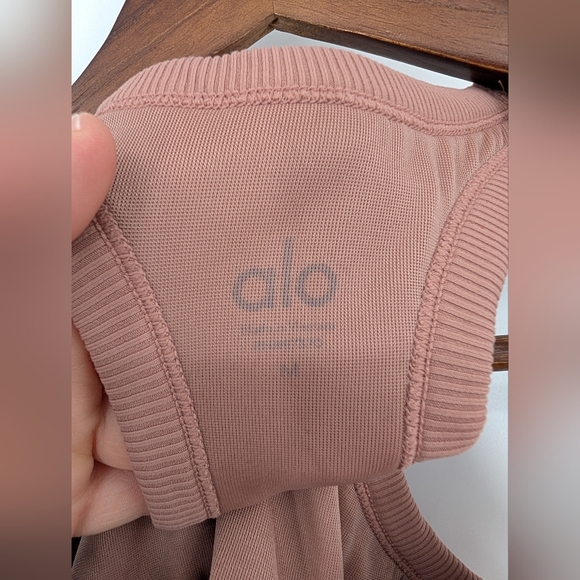 Alo Yoga Ribbed Racerback Support Tank WoodRose Mauve Sz.M Activewear Fitted - Picture 2 of 8